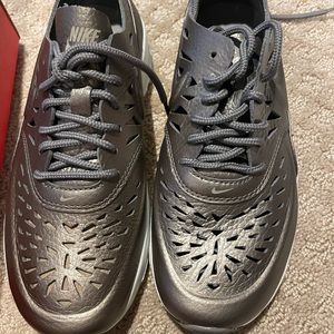Woman’s Nike Air Max Thea Joli Size 5